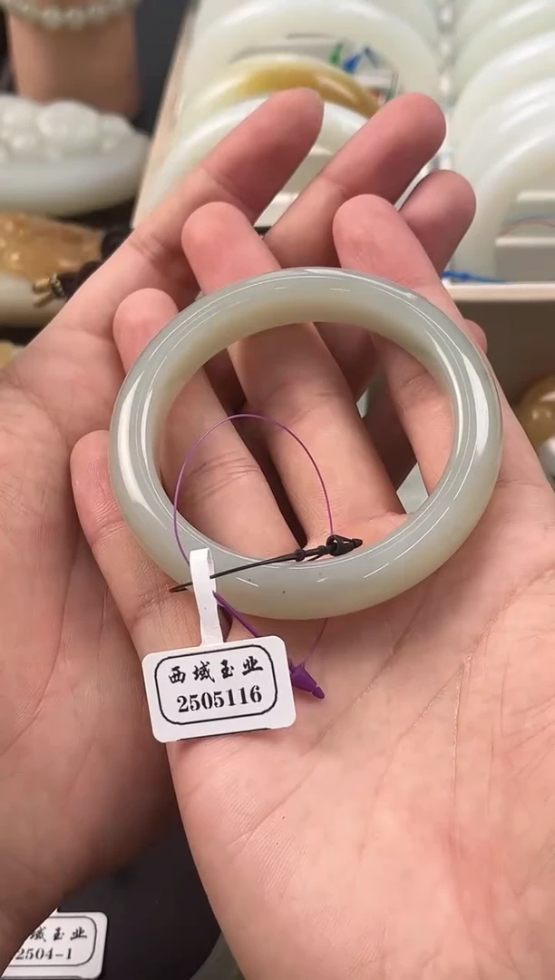 手串未镶嵌和田玉且末青白手镯卡54.3微色差