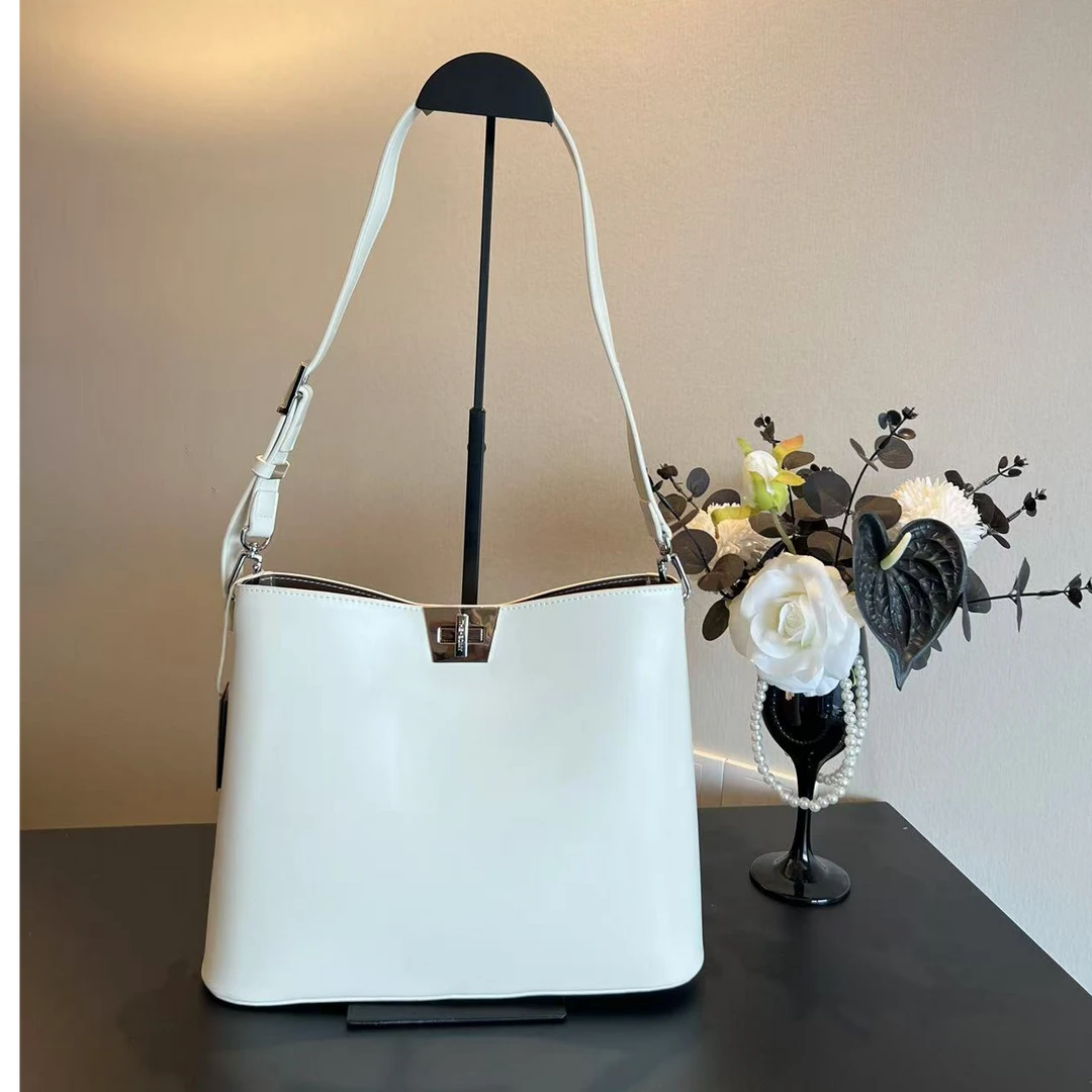 【乐小菲】新款轻奢高级百搭简约单肩斜挎包小众女士休闲时尚设计师