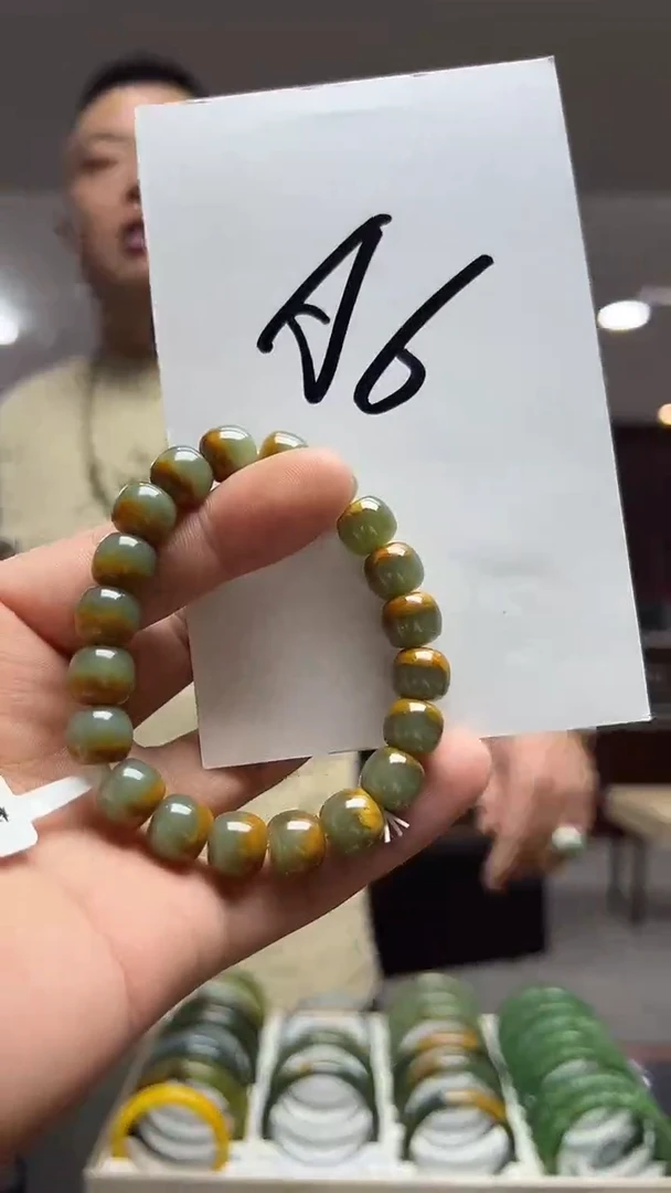 未镶嵌手链透闪石质玉精品手串