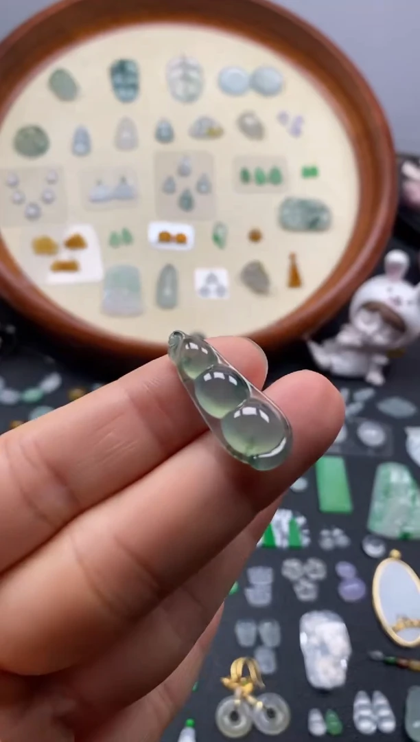 颈饰未镶嵌翡翠冰飘緑豆子/芬