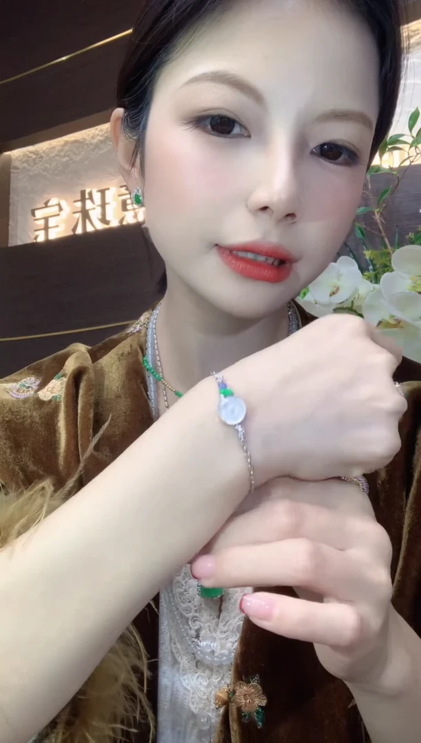 18K金镶嵌手链翡翠A28
