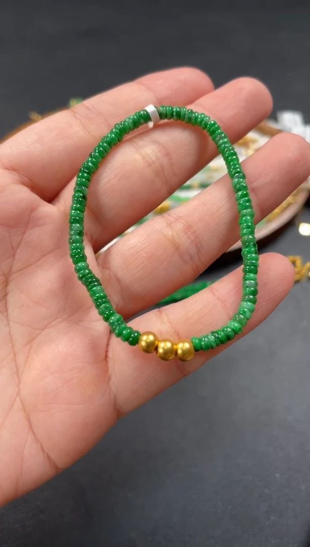 套链足金镶嵌翡翠一个  P235
