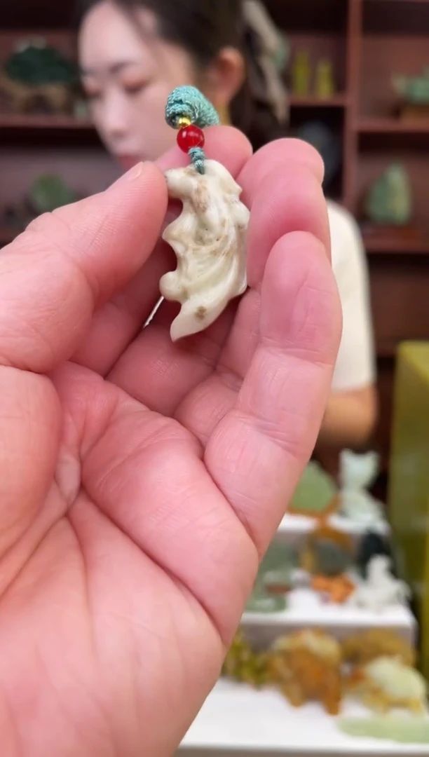 未镶嵌蛇纹石玉颈饰·