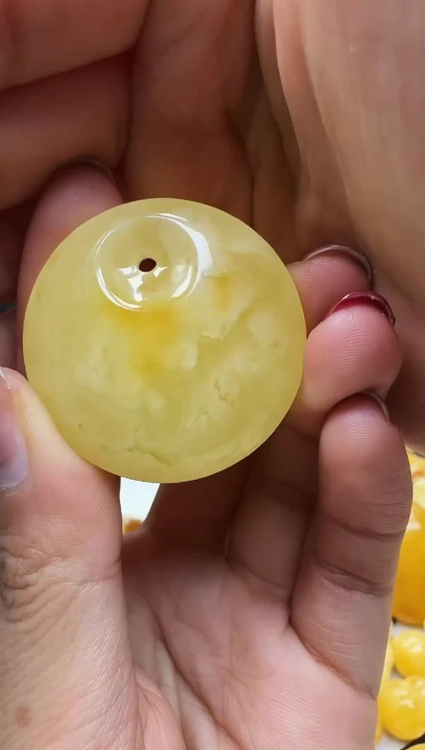 【闪购商品】琥珀裸石未镶嵌挂坠