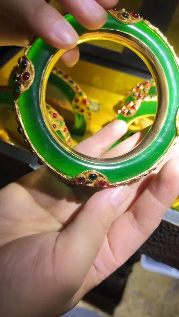 花丝镶嵌满绿一只