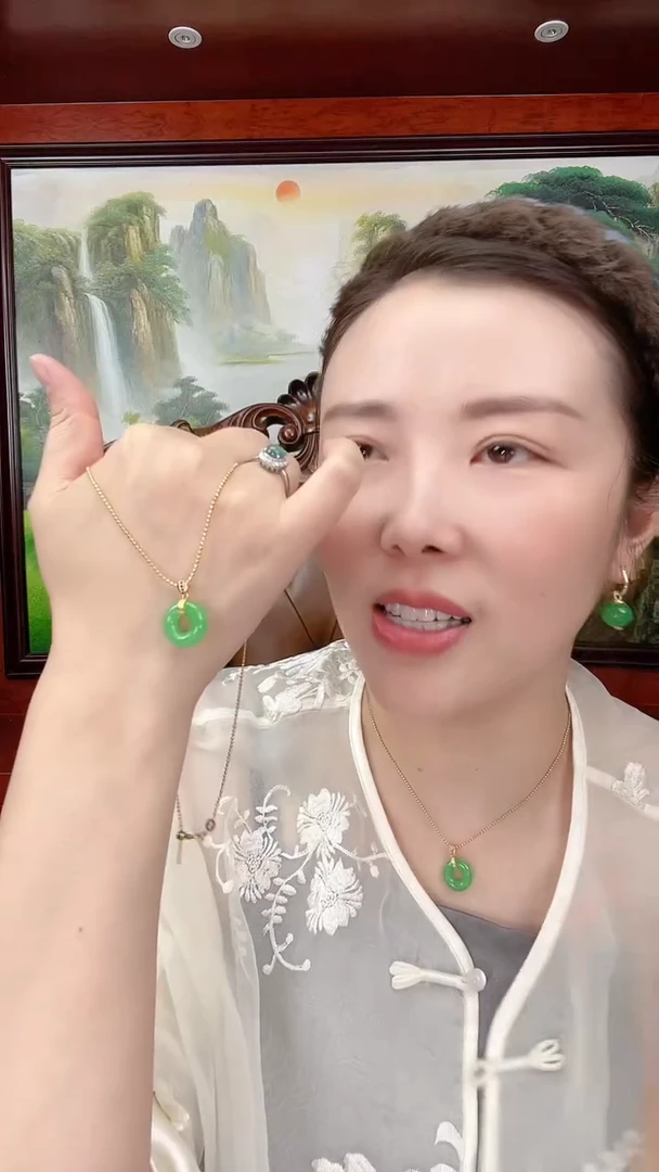 翡翠未镶嵌吊坠(赠链)满绿小甜甜X28