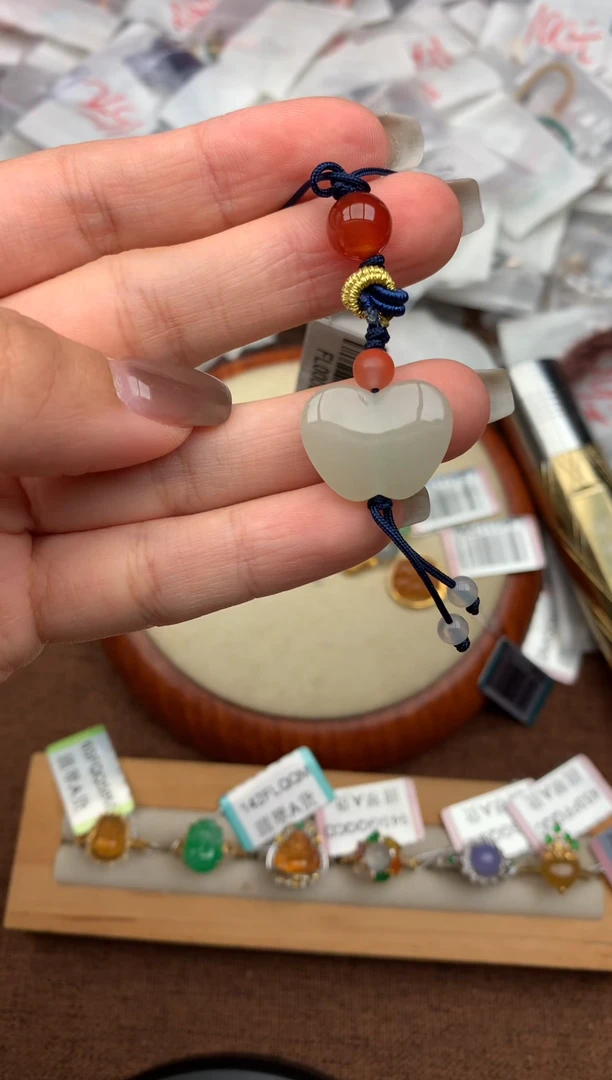未镶嵌和田玉挂件—