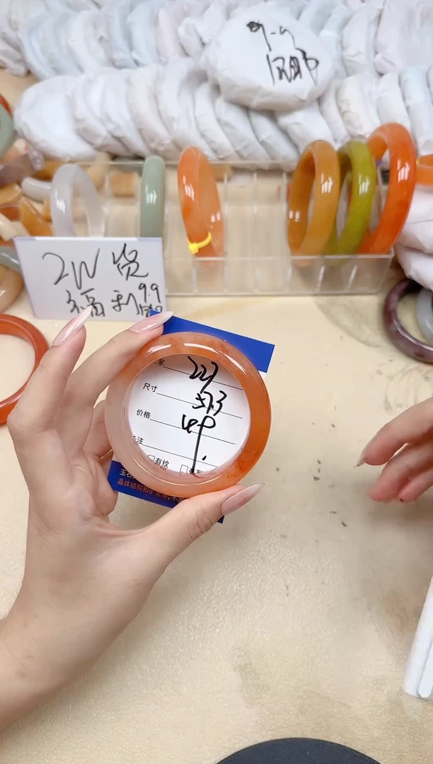 未镶嵌手镯石英质玉227/57.3