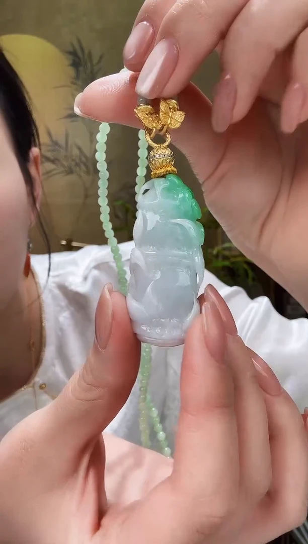 颈饰未镶嵌翡翠吊坠