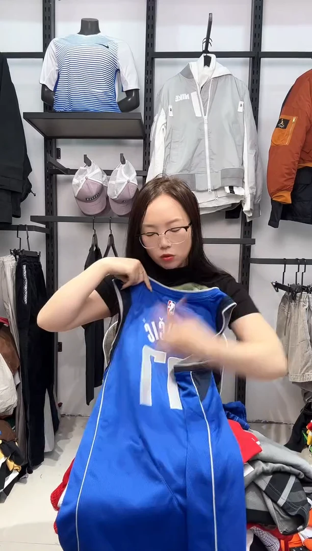2480   编码  耐克卫衣服饰过款为准 尺码