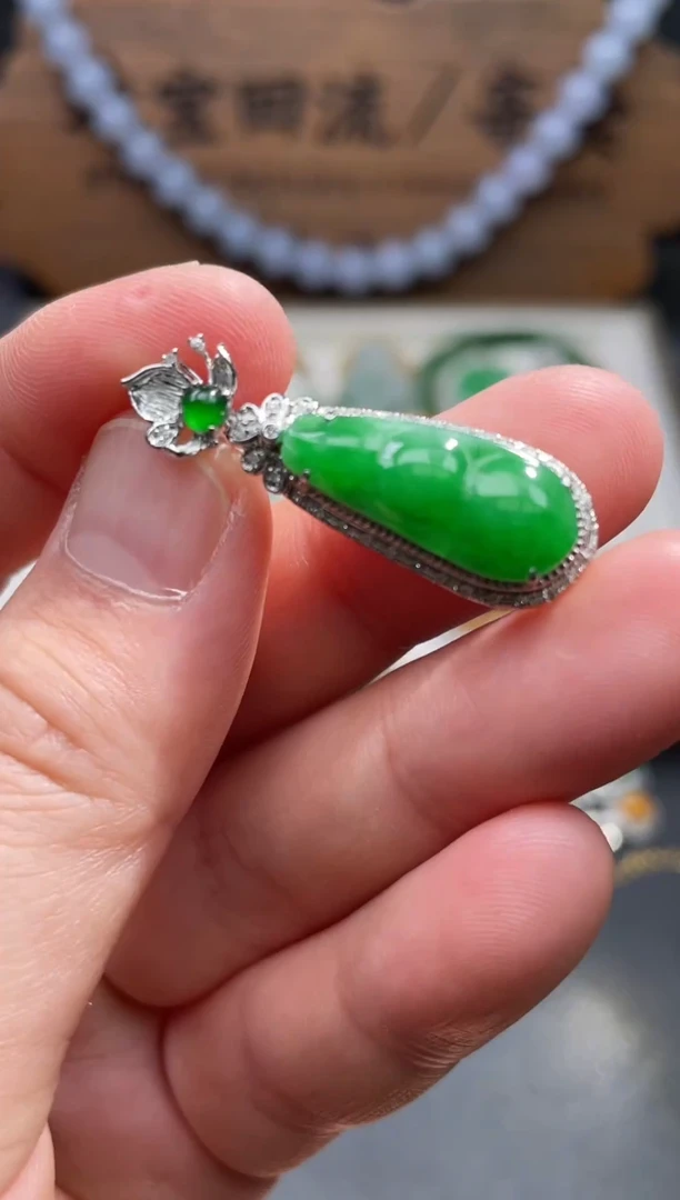 【闪购商品】翡翠颈饰18K金镶嵌8............
