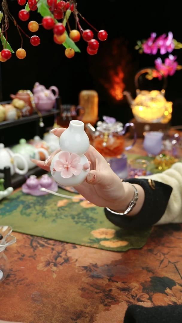 【闪购商品】陶瓷葫芦捏花小花瓶