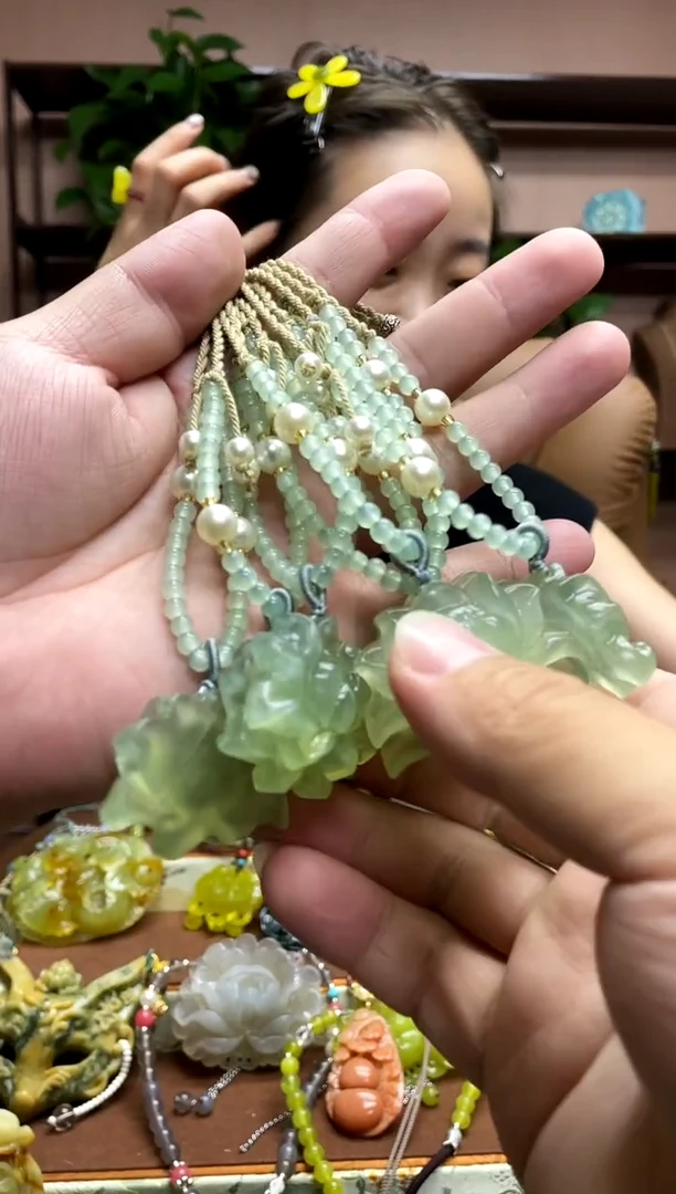 未镶嵌岫玉吊坠多样性发货发其中之一