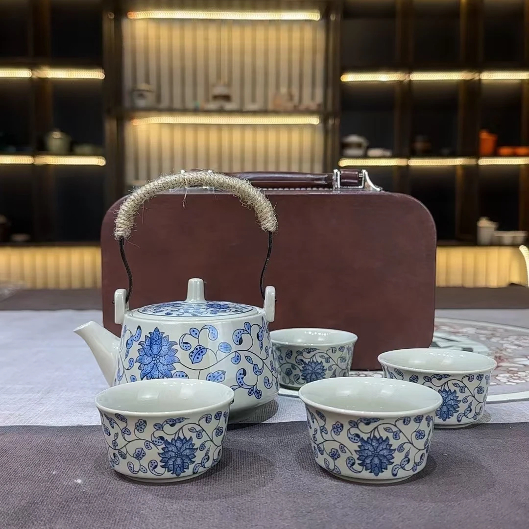 A40草木灰缠枝莲青花提梁壶四杯带皮包茶具旅行套装
