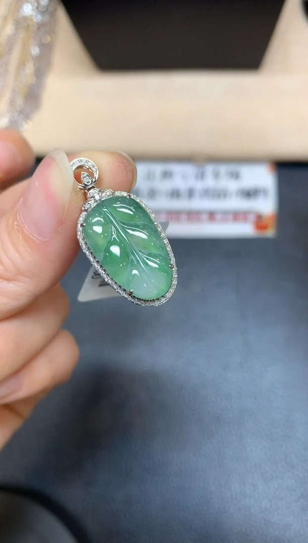 【闪购商品】翡翠颈饰18K金镶嵌【无鉴赏期多样性发其一