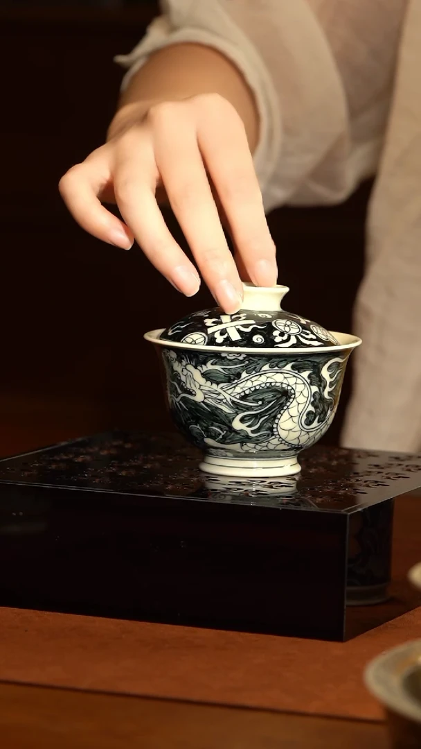 LQT青花蓝底元龙盖碗