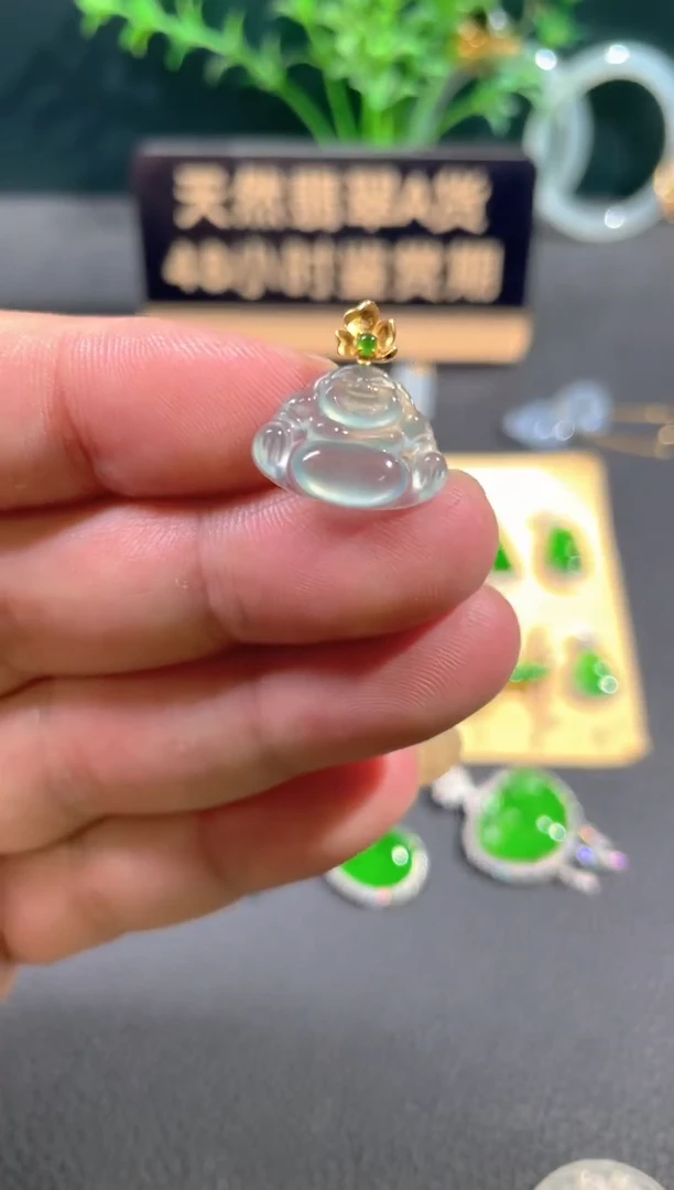 翡翠18K金镶嵌颈饰翡翠