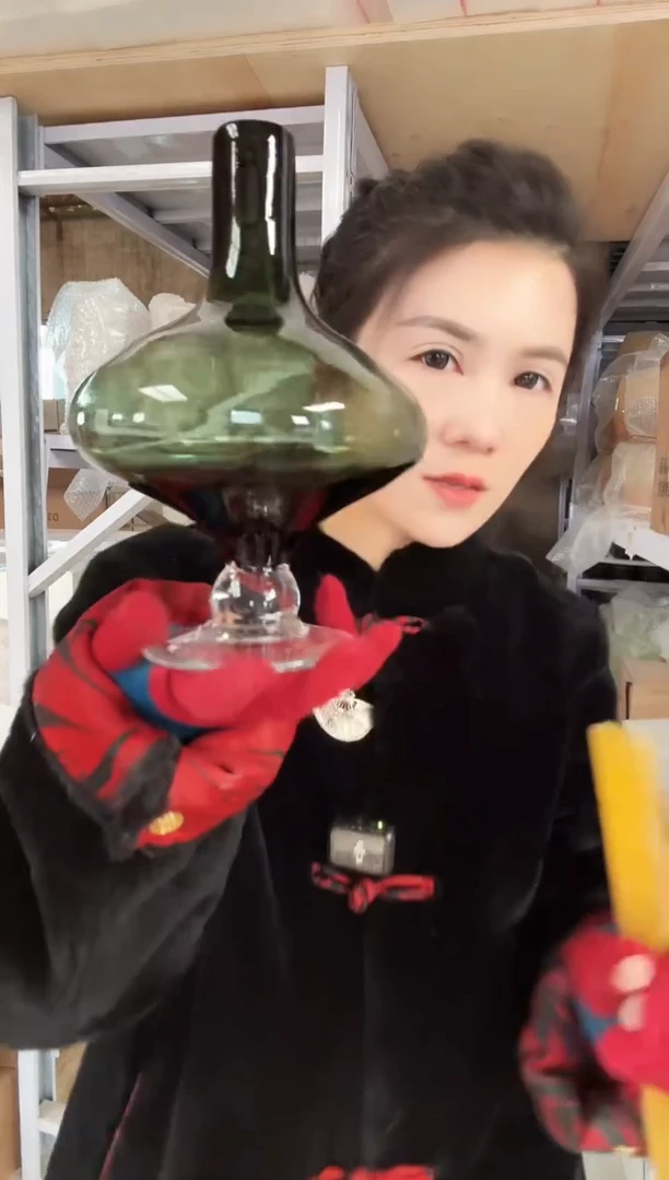 044直播玻璃花瓶