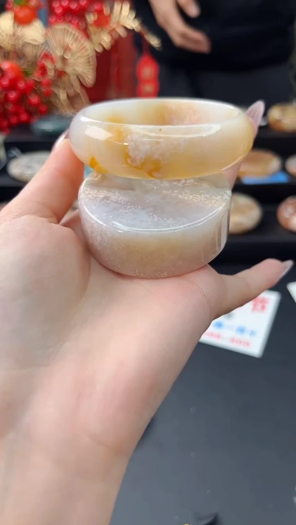 【闪购商品】石英质玉手镯未镶嵌赠送镯心（56圈口）无证书