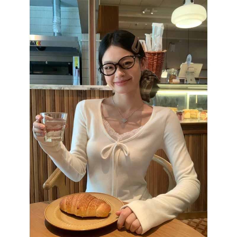 米白色蕾丝V领内搭打底衫女秋冬单穿设计长袖t恤修身上衣潮