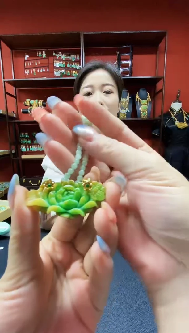 颈饰未镶嵌翡翠吊坠