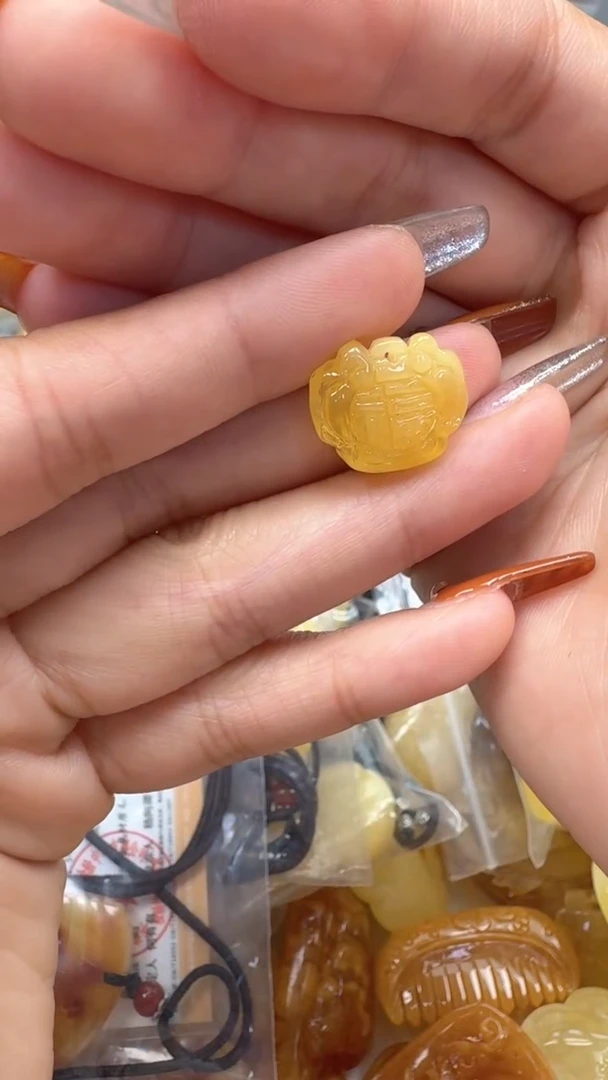 裸石琥珀未镶嵌如图