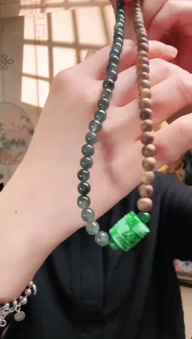 颈饰未镶嵌翡翠珠串