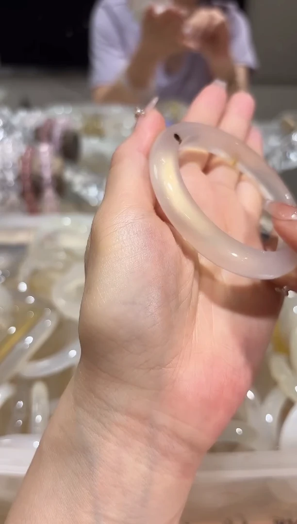 玛瑙/玉髓手镯未镶嵌邪****~X38