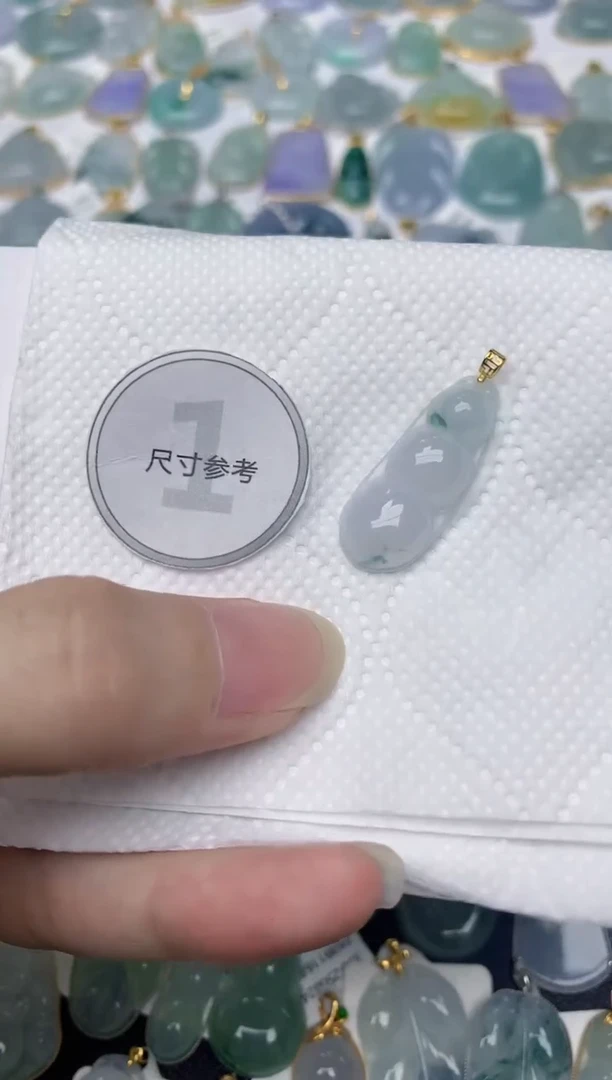 翡翠18K金镶嵌颈饰天然A货翡翠