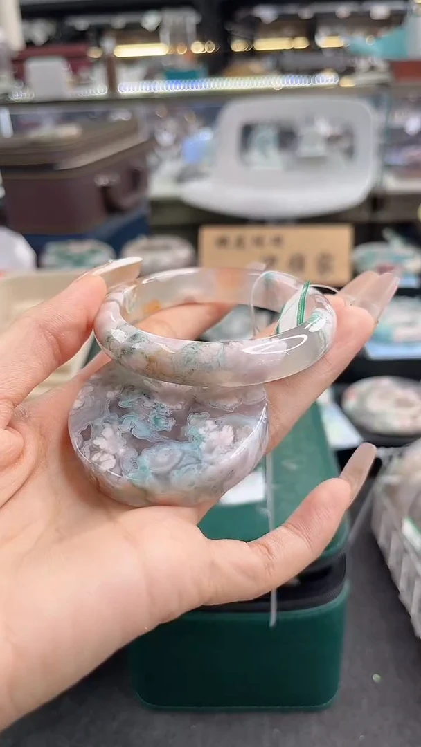 未镶嵌手镯石英质玉53圈口（赠品镯心）6882006