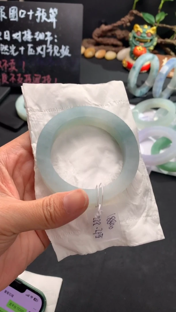 定制翡翠手镯未镶嵌阿**。定金