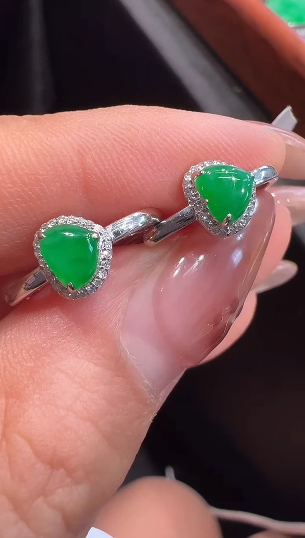 18K金镶嵌翡翠耳饰耳饰