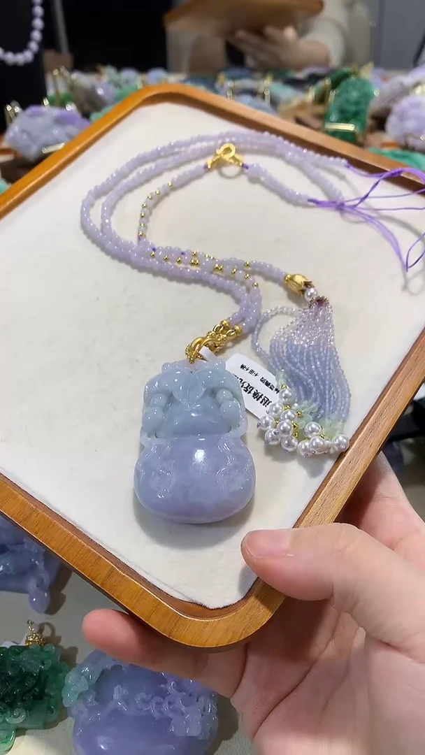 颈饰未镶嵌翡翠吊坠