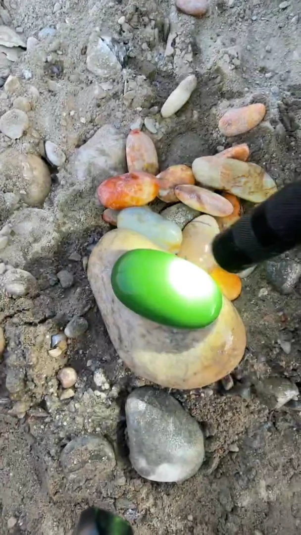 颈饰未镶嵌和田玉（糖玉）0022