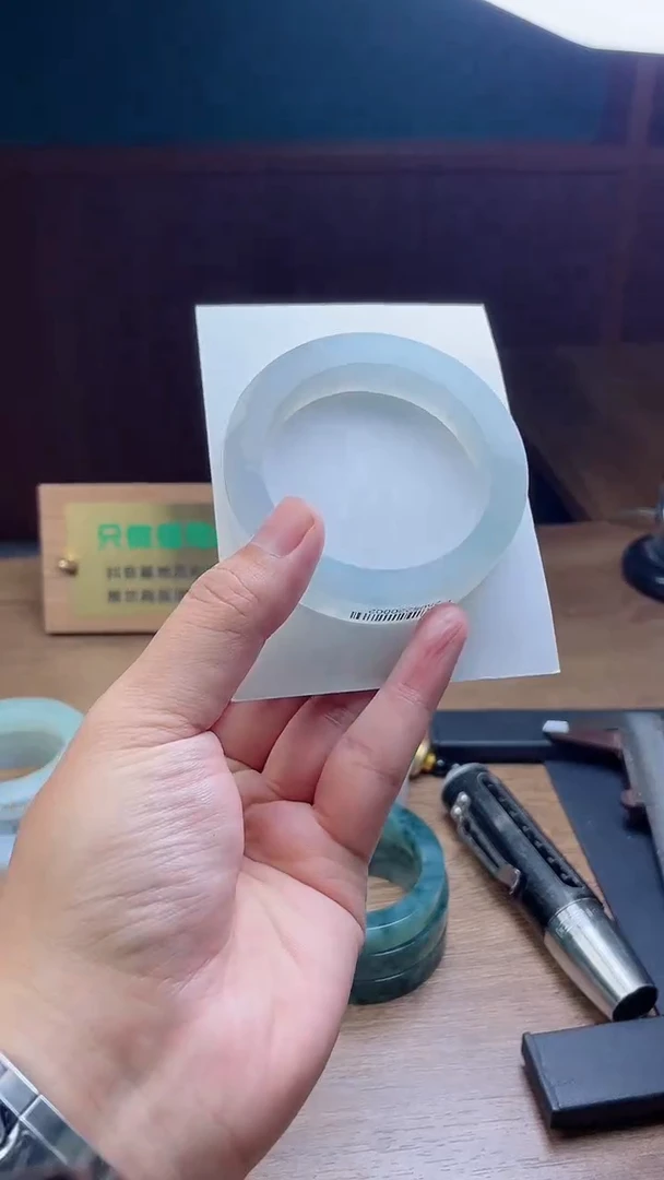 未镶嵌手镯定制翡翠搞***丫定制