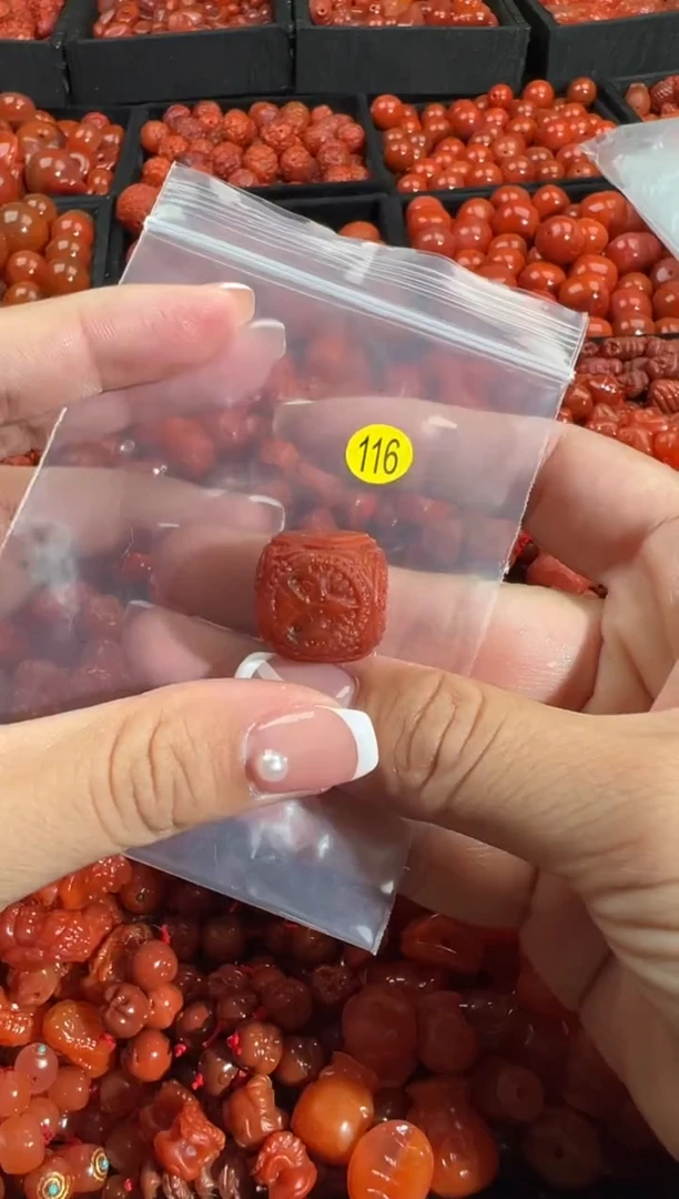 颈饰未镶嵌南红玛瑙1