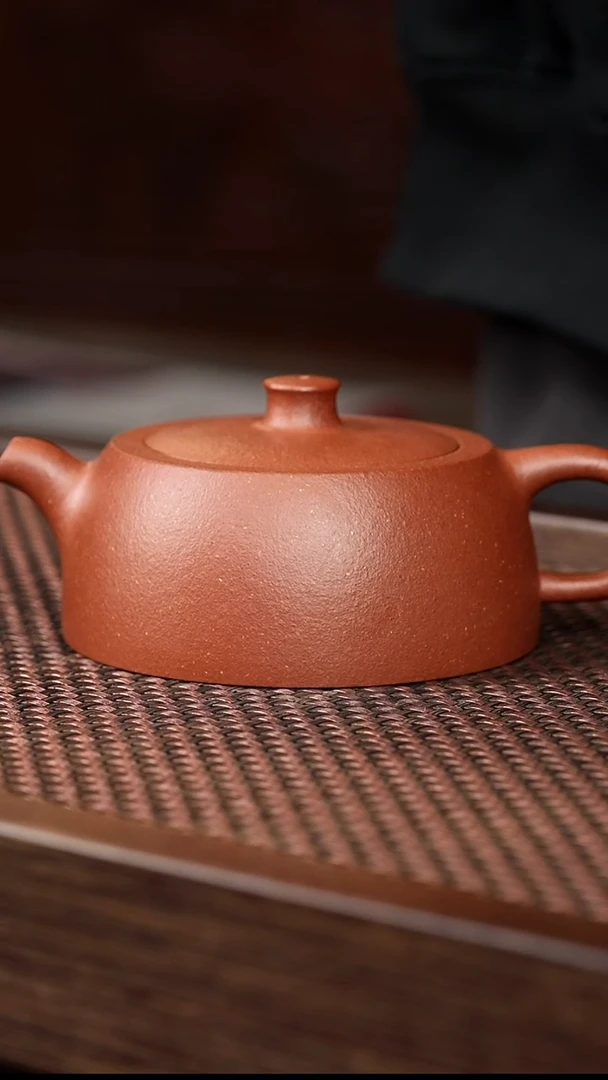 茶壶紫砂红降坡井栏