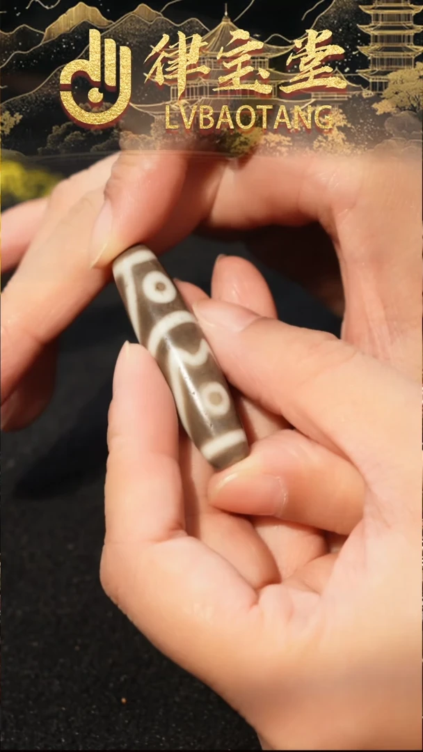 玛瑙/玉髓（覆膜）颈饰未镶嵌龙头五眼天珠吊坠