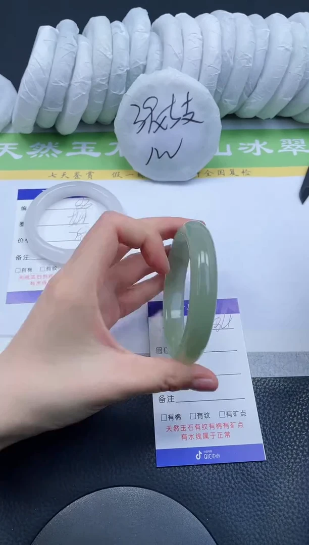 【闪购商品】石英质玉手镯未镶嵌A84-60+