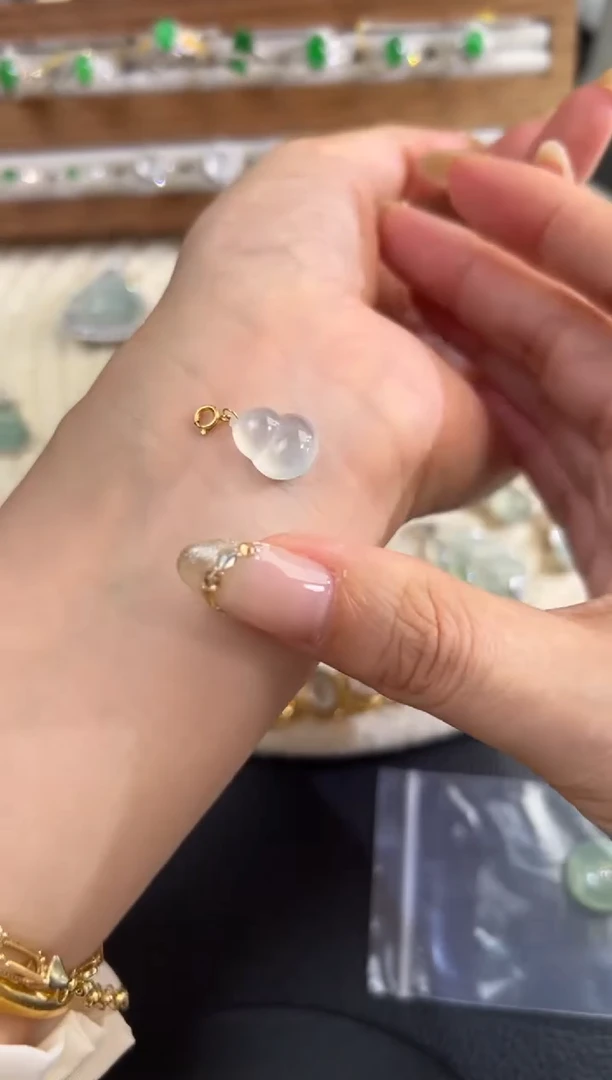 颈饰18K金镶嵌翡翠源头直播间