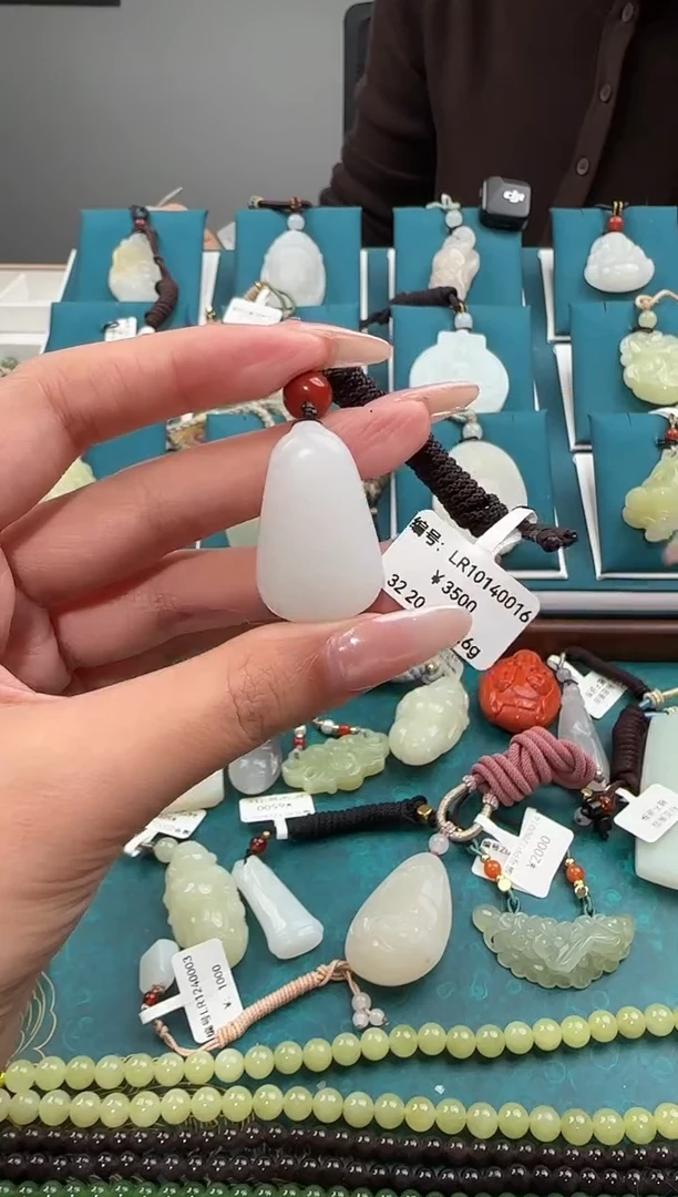 颈饰未镶嵌和田玉LR