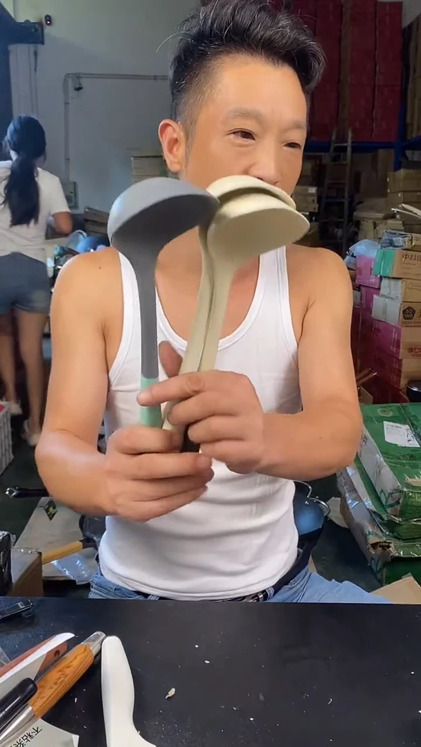 食品级塑料1硅胶勺3个 颜色不挑