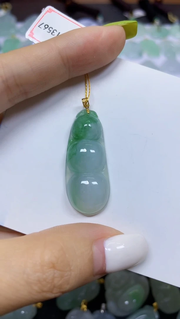 翡翠18K金镶嵌颈饰天然翡翠A货