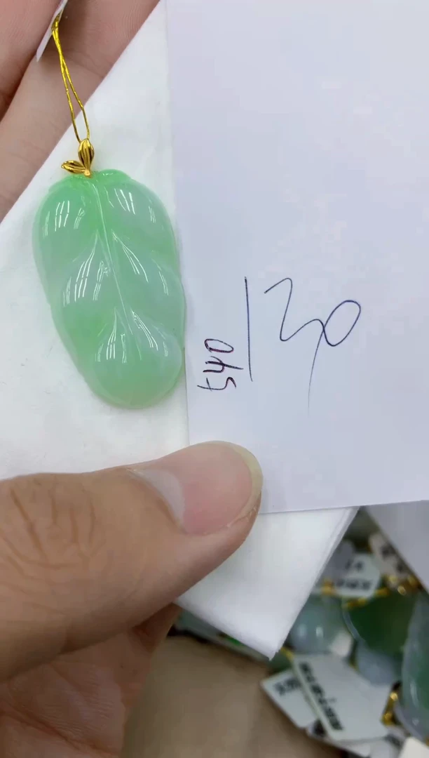 颈饰18K金镶嵌翡翠111111111111