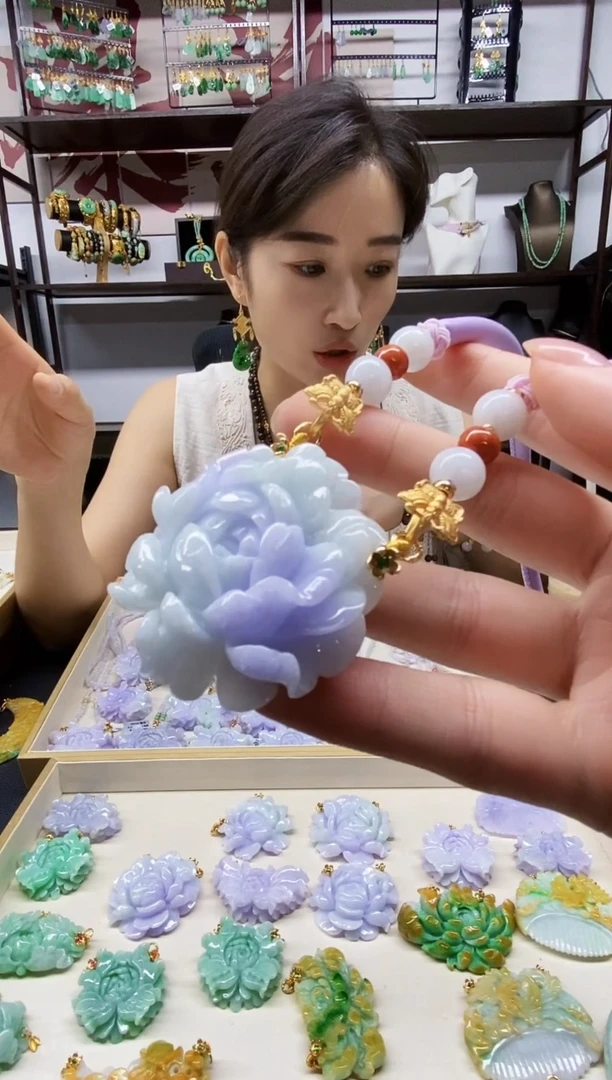颈饰未镶嵌翡翠吊坠