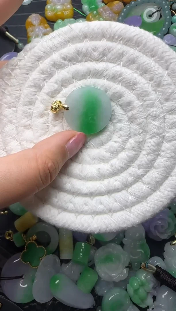 颈饰未镶嵌翡翠缅甸翡翠吊坠
