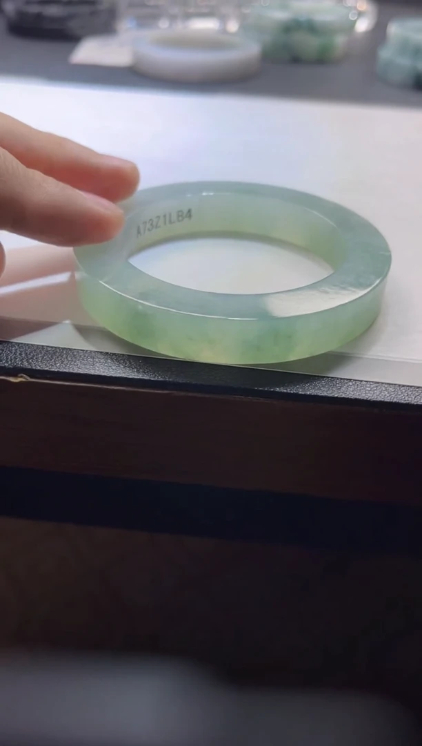 未镶嵌手镯定制翡翠手镯