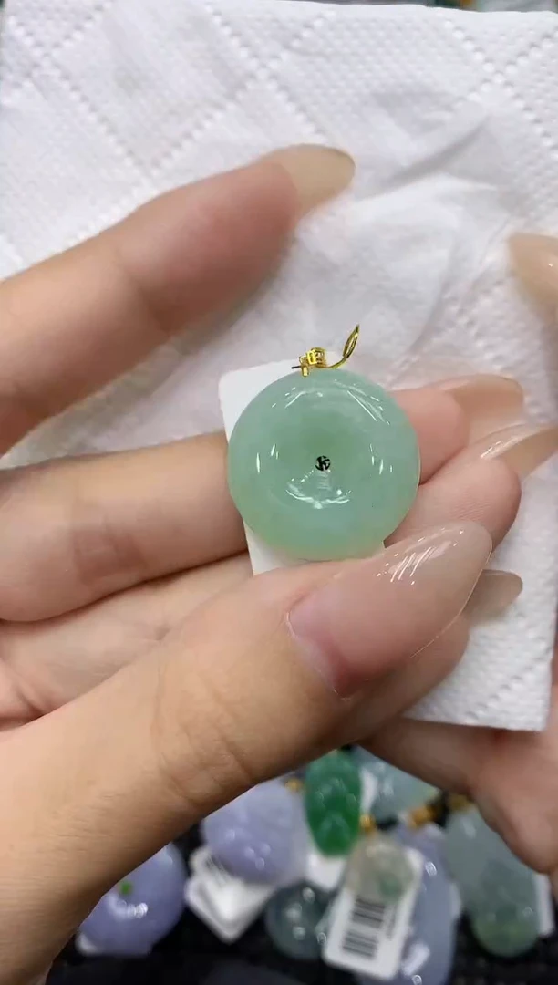 颈饰18K金镶嵌翡翠111111111111