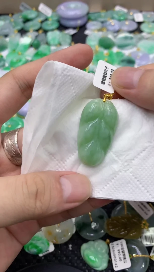 颈饰未镶嵌翡翠天然缅甸翡翠A货