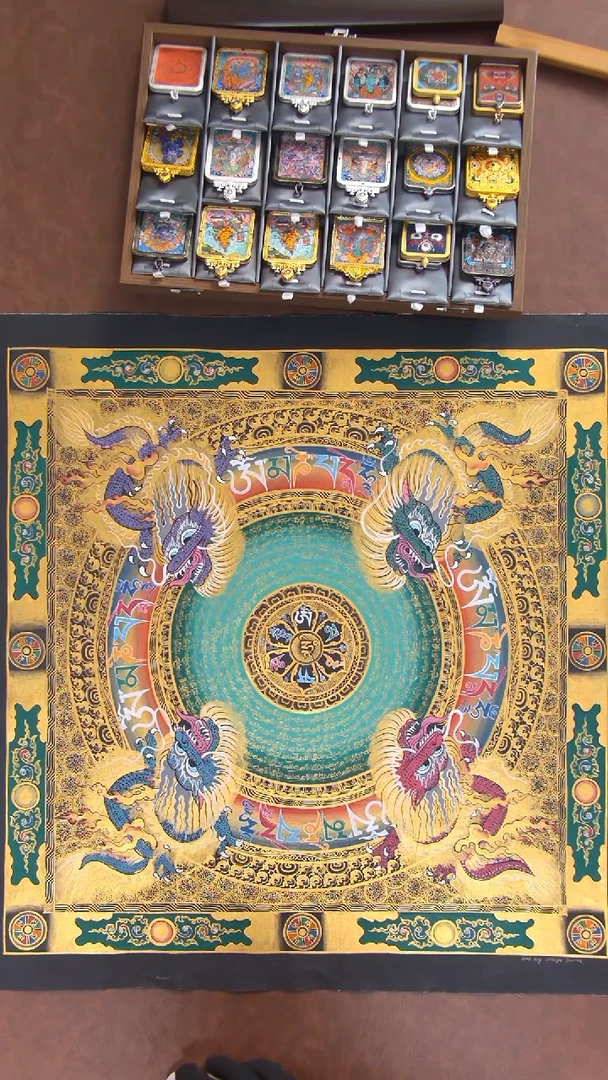 卷轴画四角龙纹六字唐卡带装裱